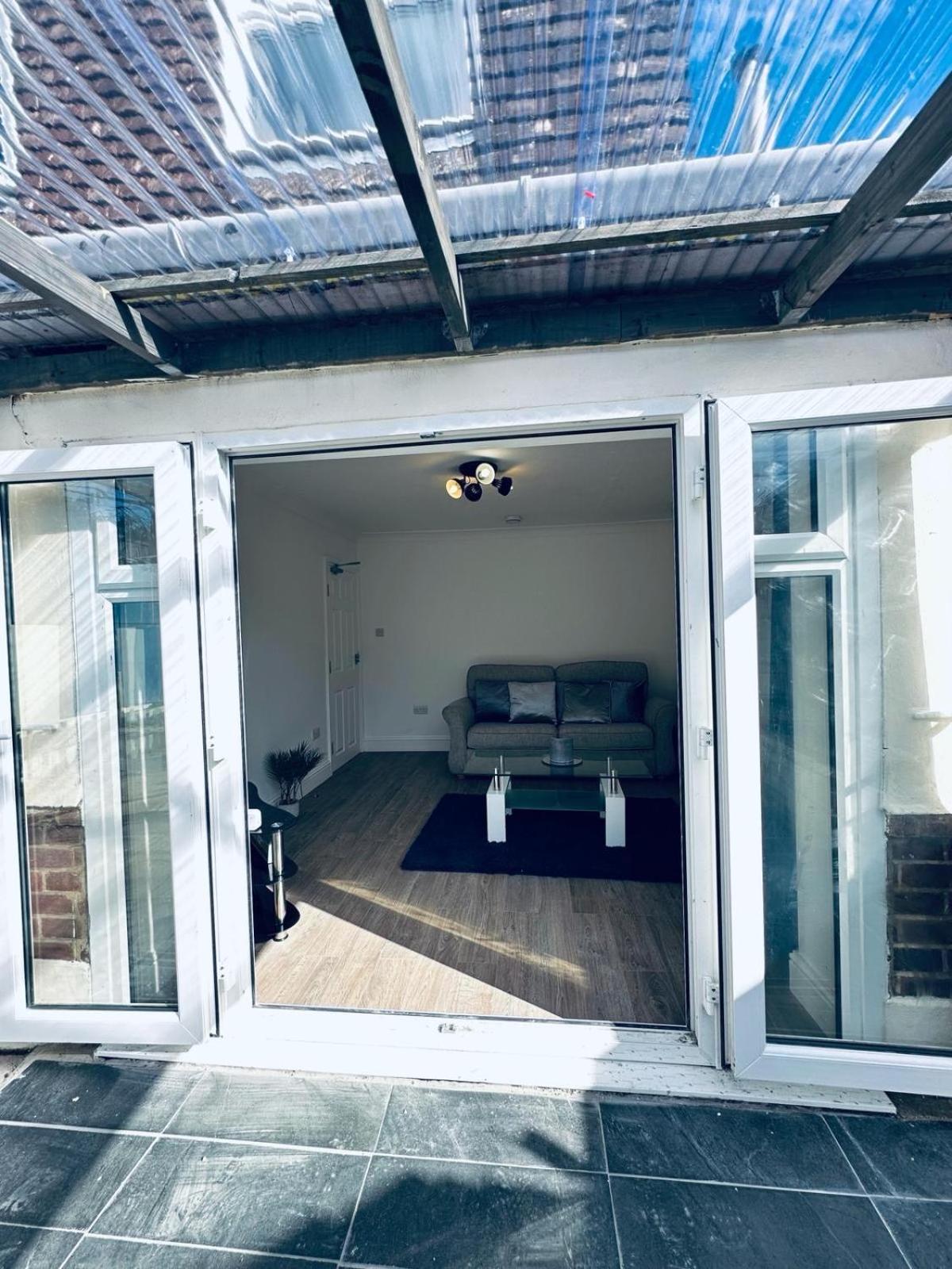 Deluxe * Ferndown